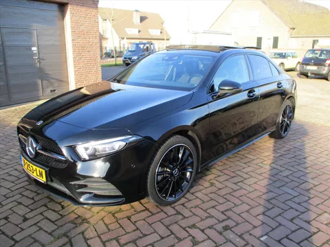 MERCEDES A-Klasse Limousine A 250 e 218pk 8G-DCT AMG-Line Nightpakket Pano 19Inch
