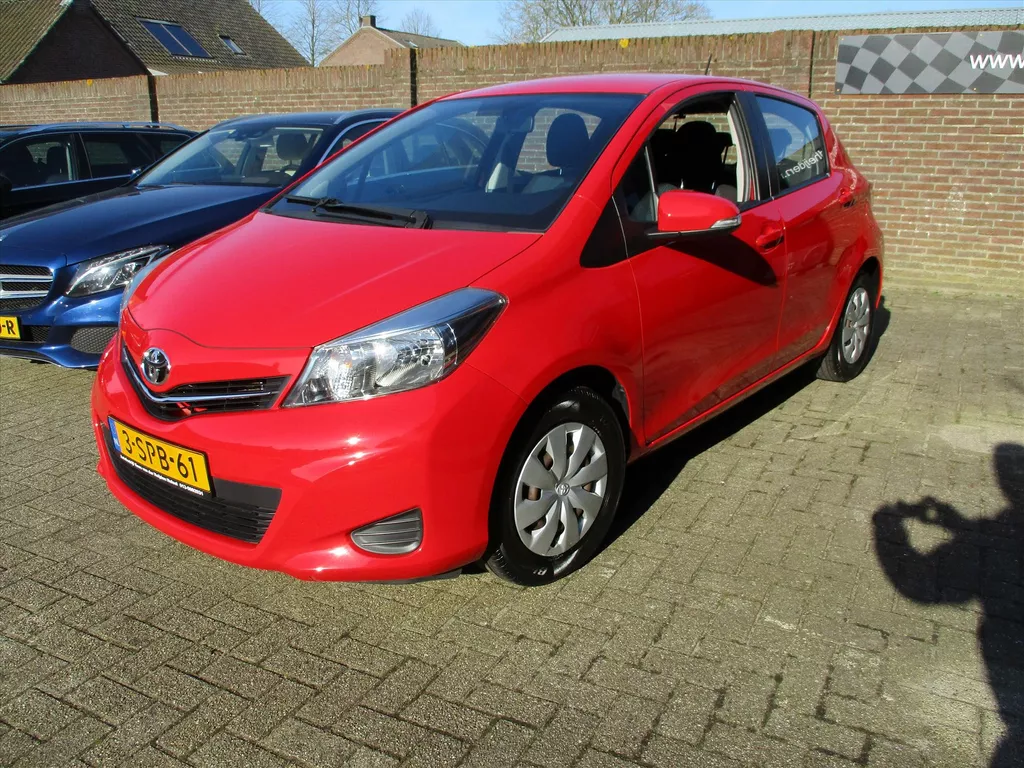 TOYOTA Yaris 1.0 12V VVT-I 5DR Cool