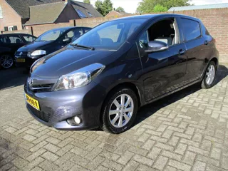 TOYOTA Yaris 1.3 16V VVT-I 5DR Dynamic Pano Clima
