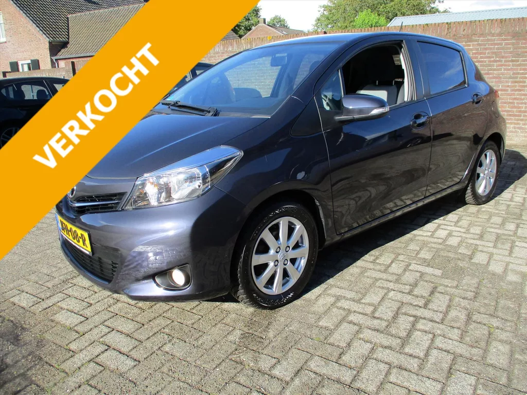 TOYOTA Yaris 1.3 16V VVT-I 5DR Dynamic Pano Clima